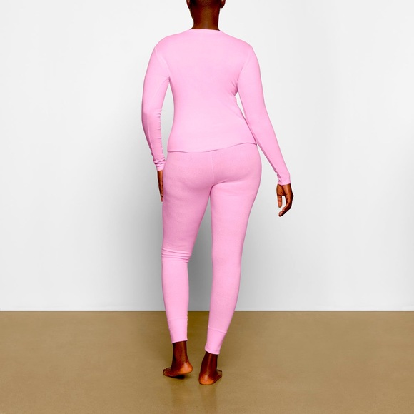 SKIMS LOGO POINTELLE SET
PINK - Picture 4 of 16